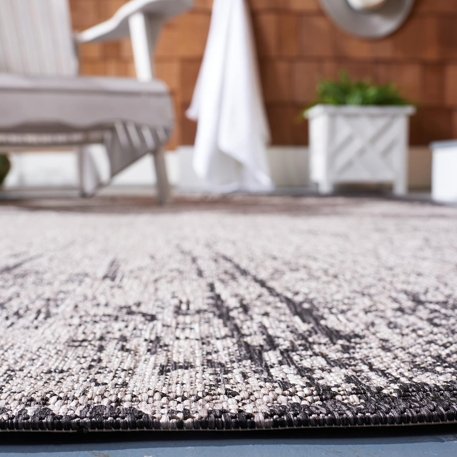 Safavieh Beige Black Easy Clean Outdoor Rug